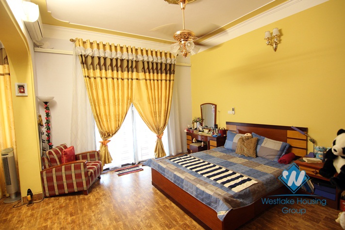 Open floor plan house in Ba Dinh for rent